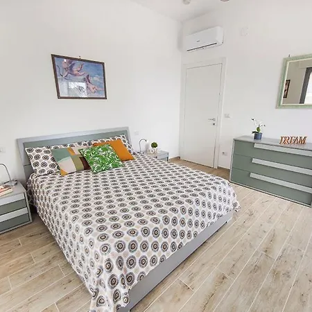 Alighieri Primissima Fila Mare Apartmán *