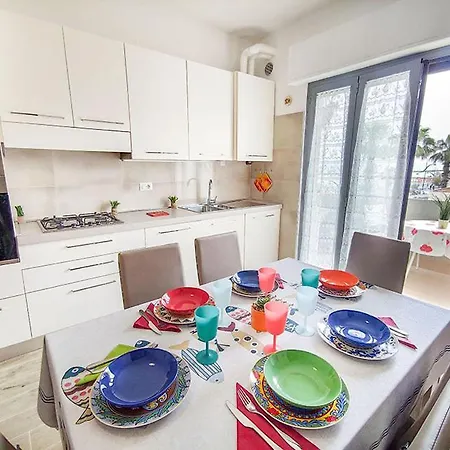 Alighieri Primissima Fila Mare Apartment Martinsicuro