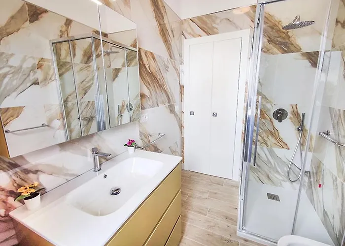 Alighieri Primissima Fila Mare Apartmán *